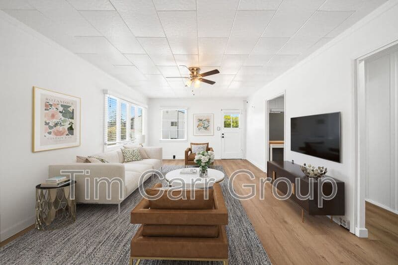 Costa Mesa Condo: 123 E 18th Street