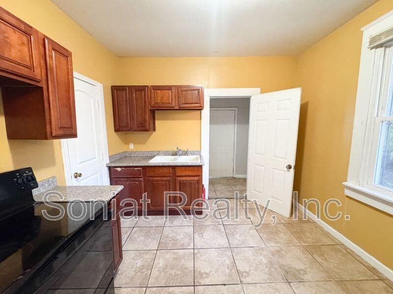 New Orleans House: 1121 S. Genois St.