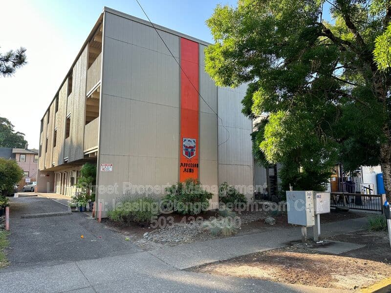 Corvallis Apartment: 115 NW 15th St