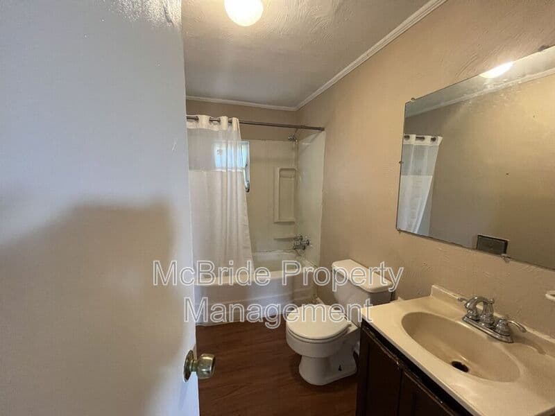 Aiken House: 1077 Williston Road