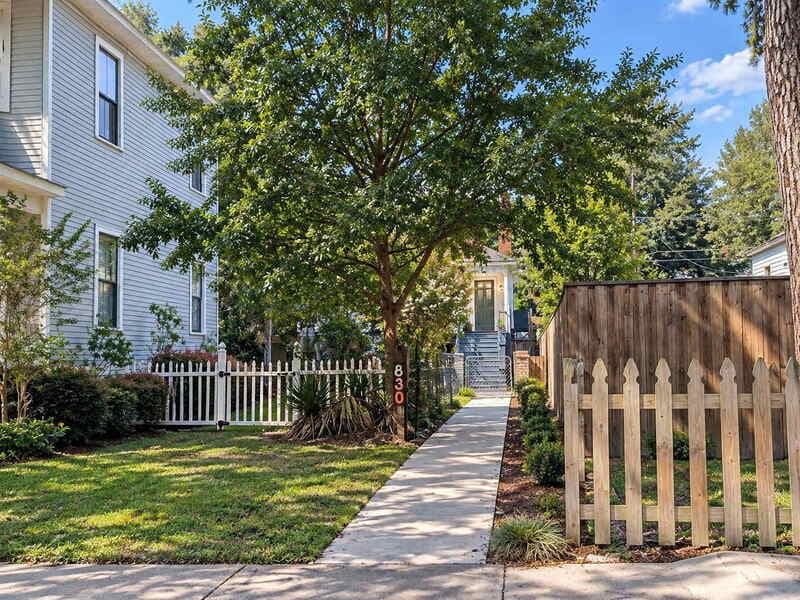 Savannah House: 830 E Park Ave