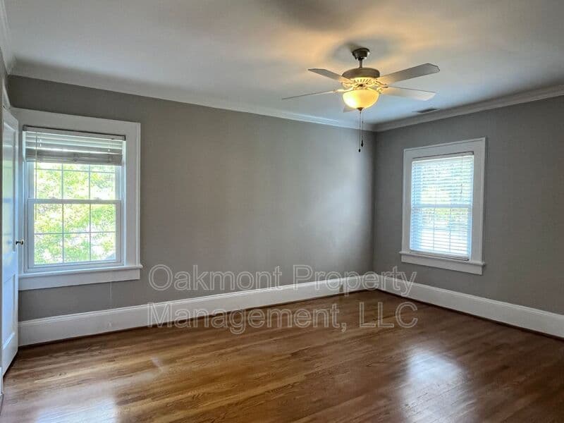 Fayetteville House: 105 Peachtree Street