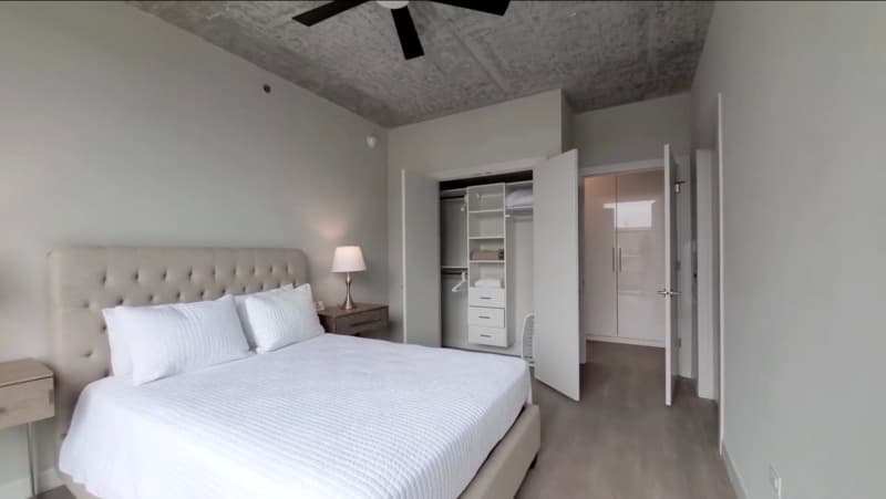 Chicago Condo: 107 W Hubbard St