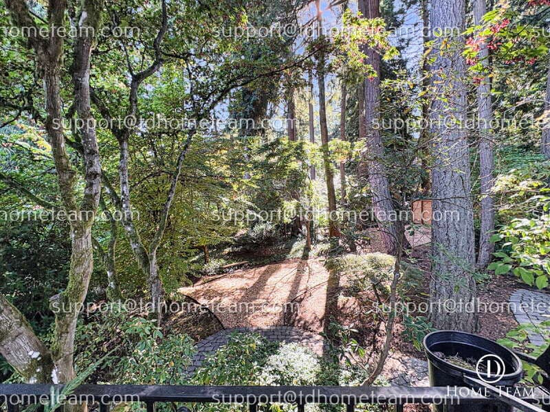 Bellevue House: 12903 NE 28th St