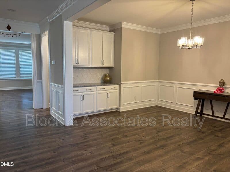 Wake Forest House: 2020 Edens Ridge