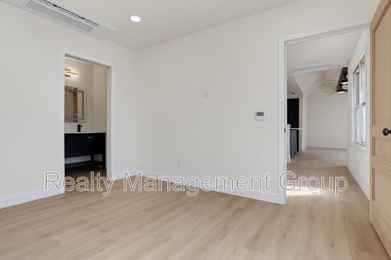 San Diego House: 4471 Cleveland Ave