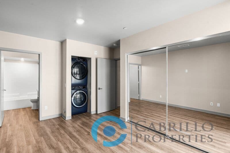 San Diego Condo: 3093 Broadway
