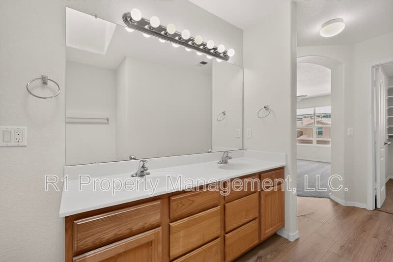 Albuquerque House: 6512 Los Pueblos Place NW