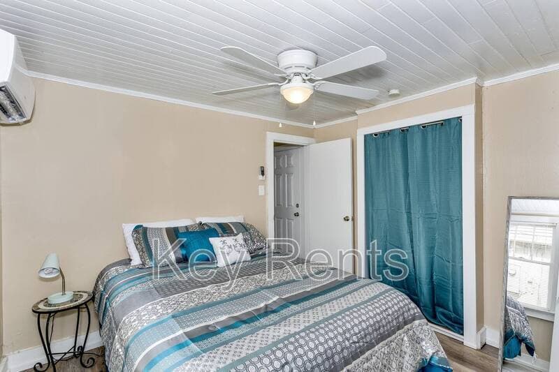 Pensacola House: 1003 Concordia Blvd