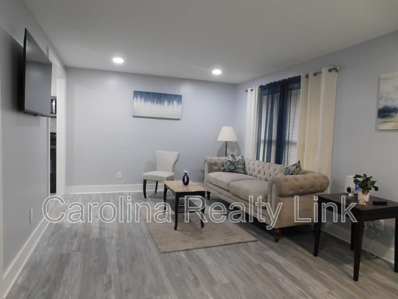 Charlotte House: Thriftwood Drive