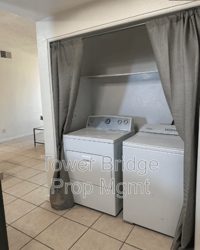 Sacramento House: 7516 Whisperwillow Drive