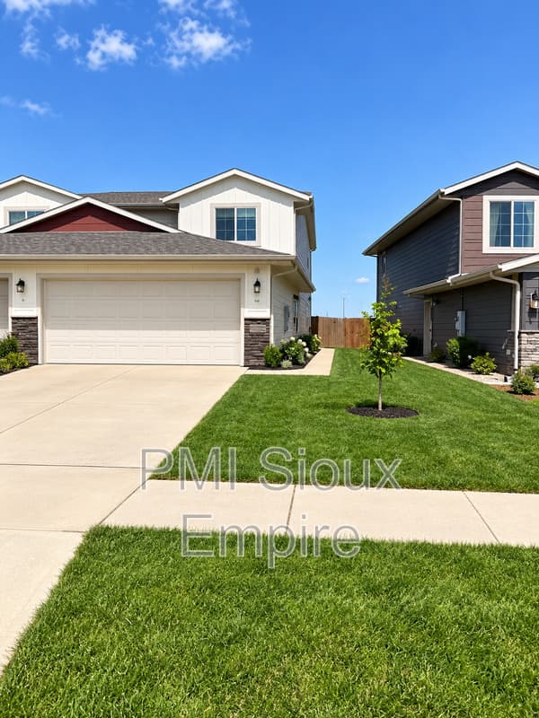 Sioux Falls Townhome: 9600 W Broek Dr