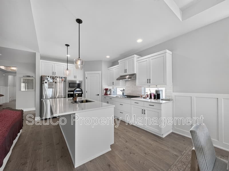 Hillsboro House: 8063 Southeast Reddington Street