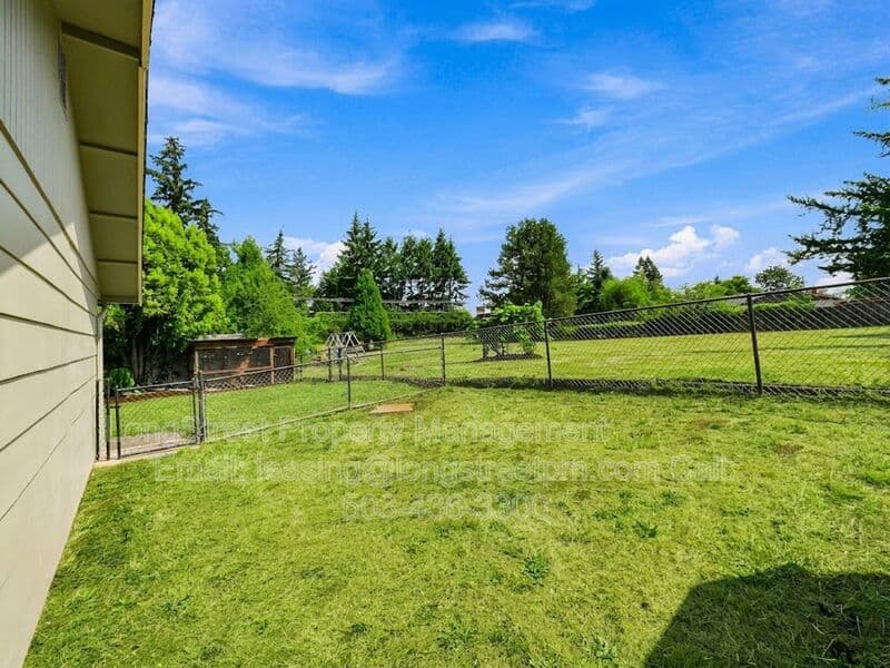 Beavercreek House: 22032 S Dans Ave