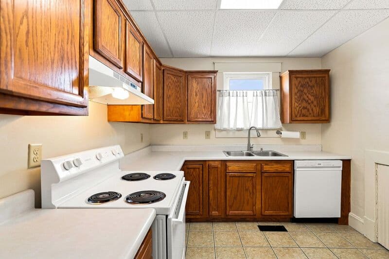 London House: 67-67 1/2 W Fourth St