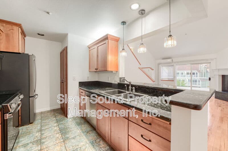 Portland Condo: 201 N Hayden Bay Dr