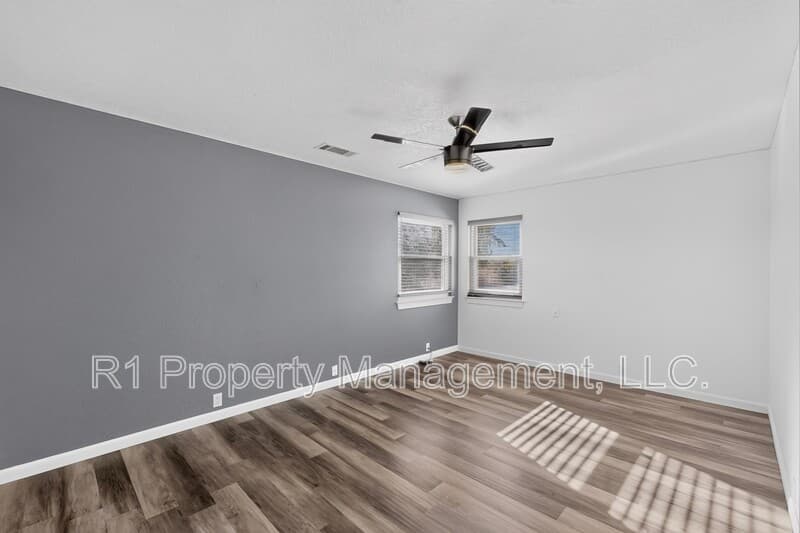 Rio Rancho House: 233 Nicklaus Drive Southeast