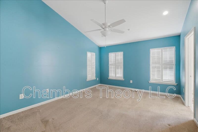 Silver Spring Condo: 11308 King George Dr