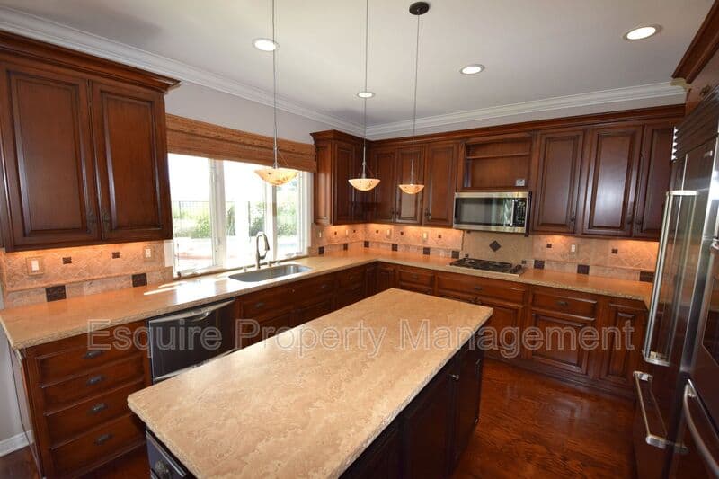 LAKE SHERWOOD House: 1674 BUSHGROVE CT