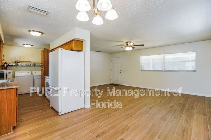 Ocala House: 6807 NW 62nd Place