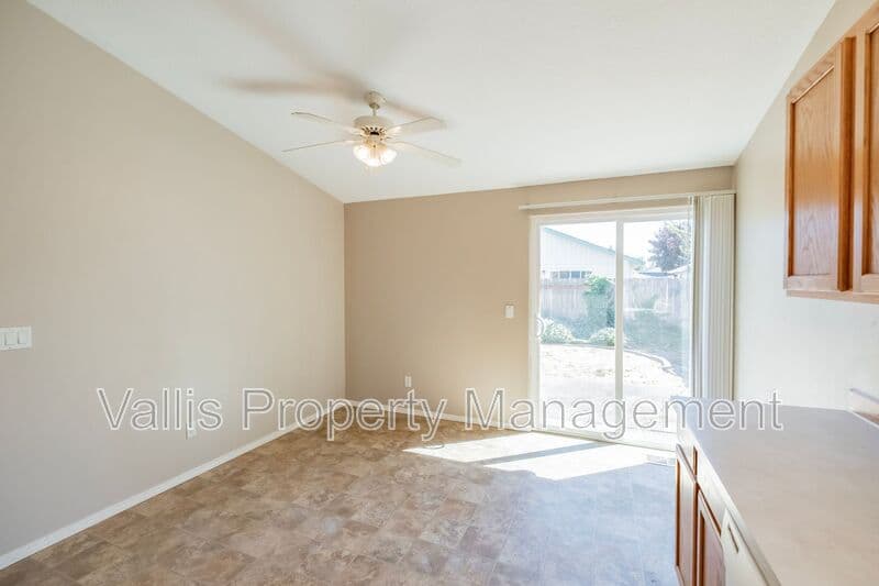 Albany House: 3234 23rd Avenue Southeast
