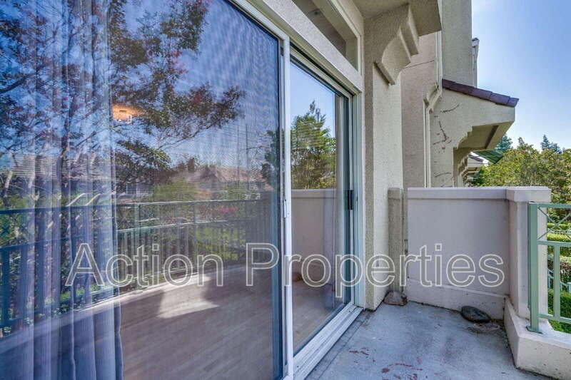 Mountain View Townhome: 146 Holly Court