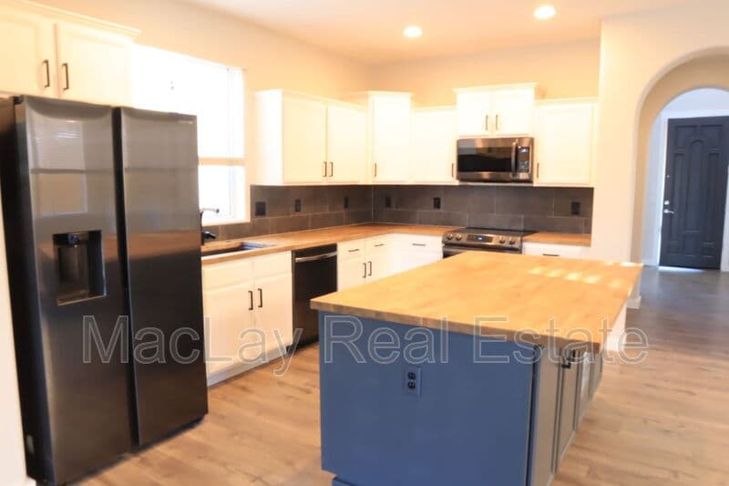 Chandler House: 1171 N Mason Dr