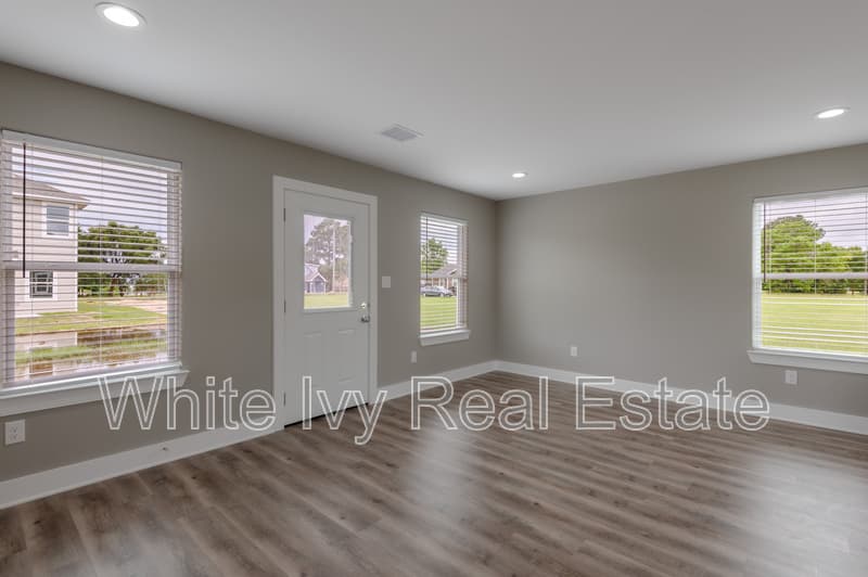 Point Blank House: 250 N Shady Oaks