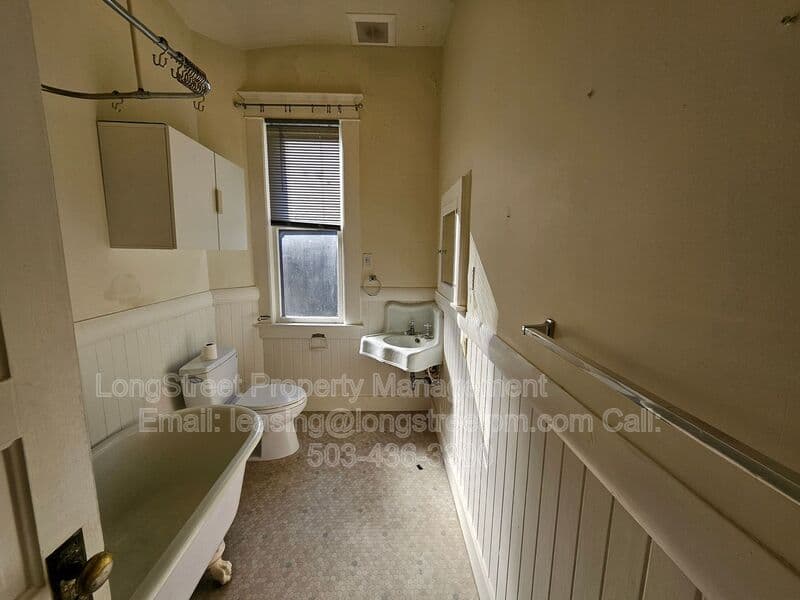 Milwaukie House: 2535 SE Monroe St