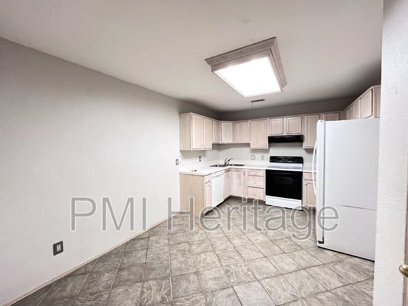 Fayetteville Condo: 886 N Daisy Ln