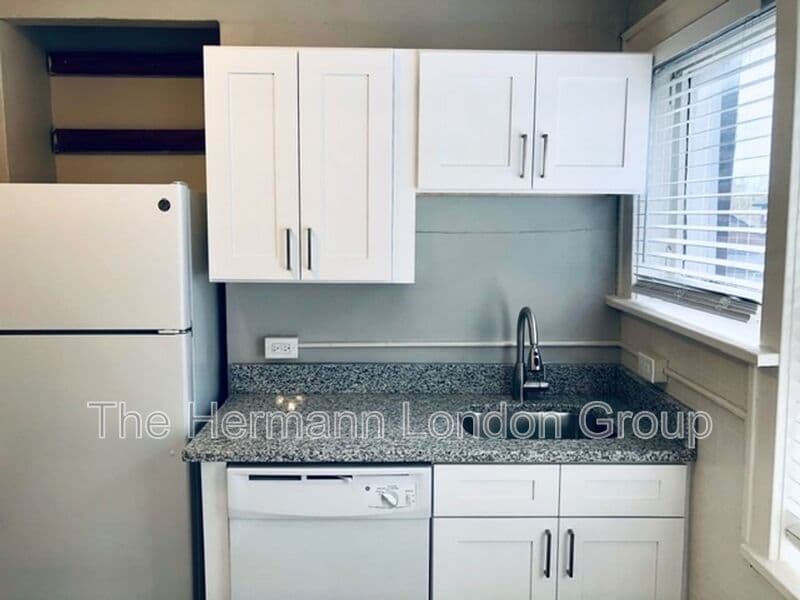 Saint Louis Condo: 4936-4938 Potomac