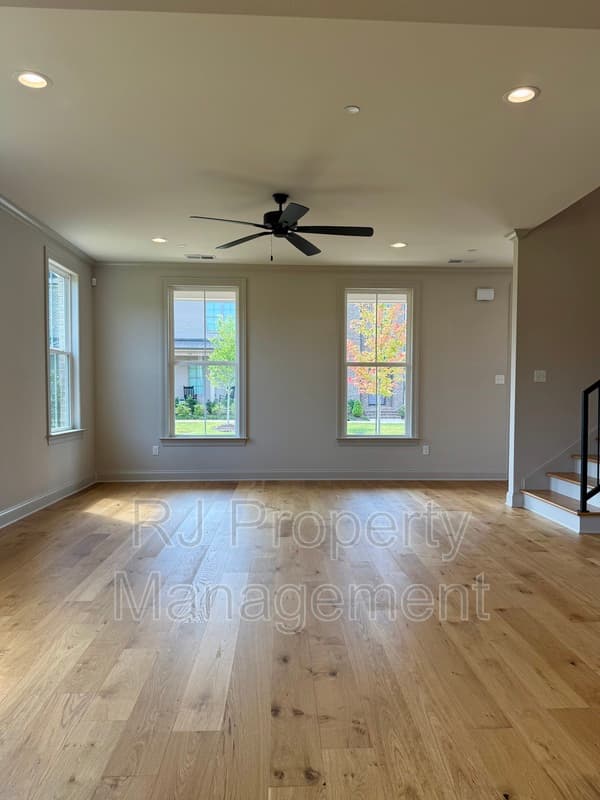 Collierville Townhome: 924 Aldwick Dr