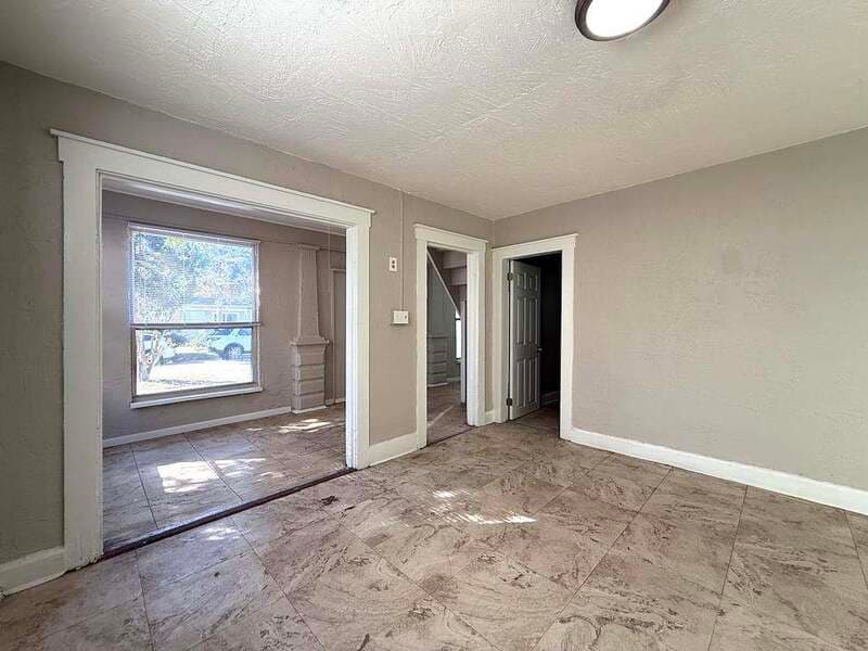 St. Petersburg House: 975 13th Avenue South