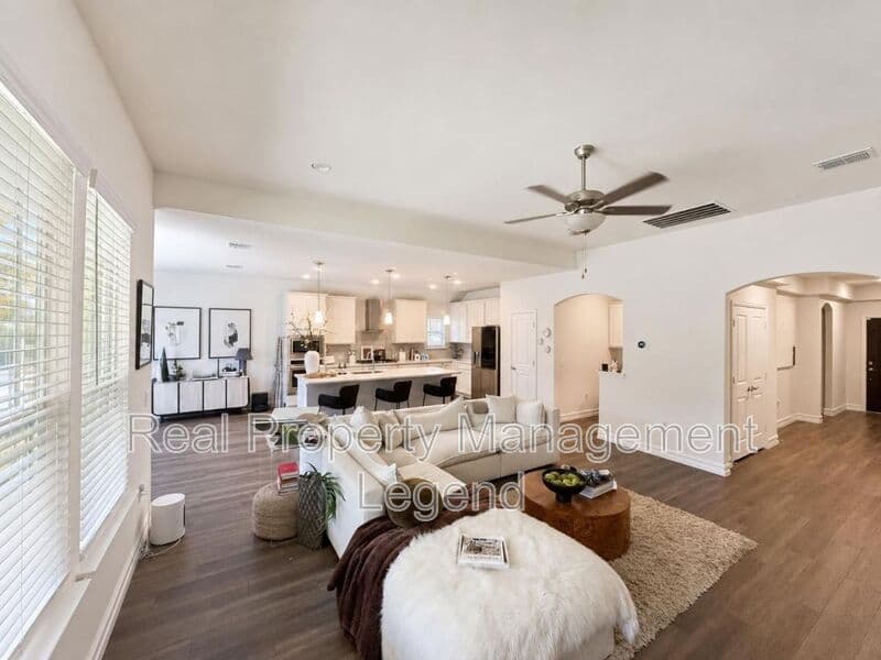 Aubrey House: 2812 Ranger Ln