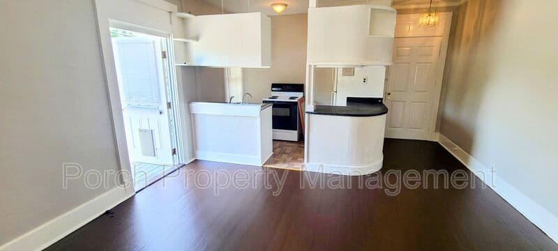 Pensacola Condo: 320 N Barcelona St