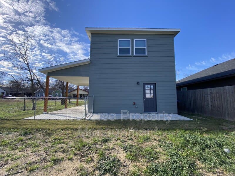 Fort Worth House: 1309 Arizona Ave
