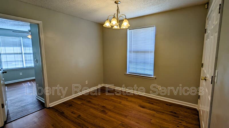 Hinesville House: 103 Angie St