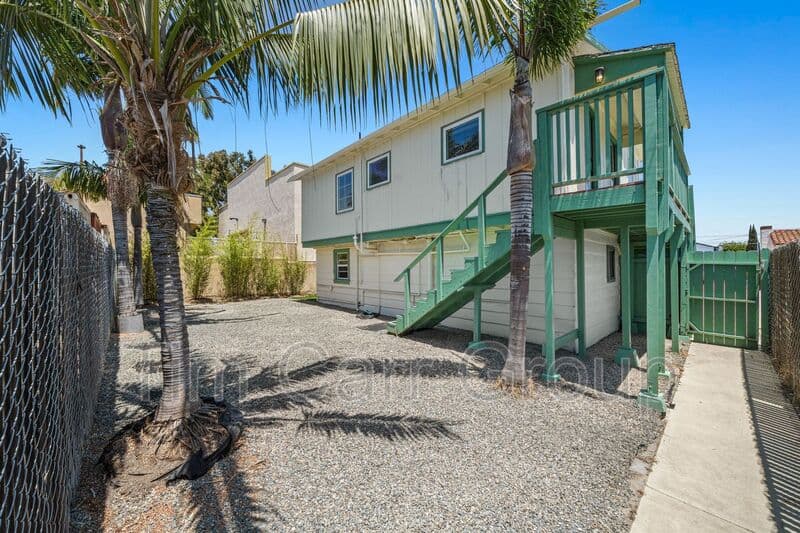 Costa Mesa Condo: 123 E 18th Street