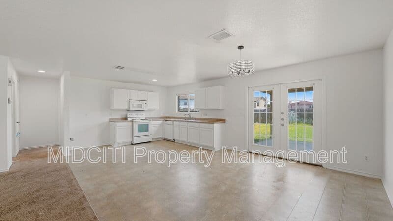 New Braunfels House: 3248 Northwest Blvd