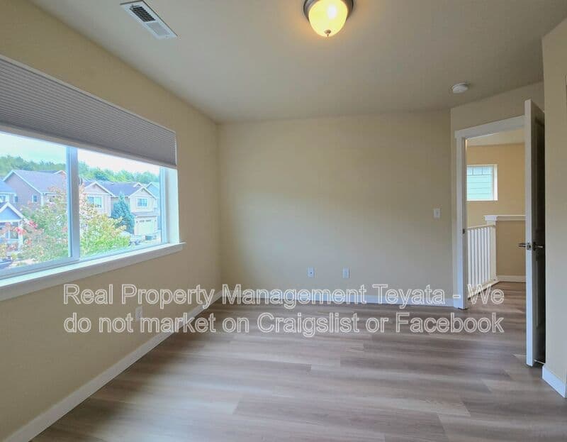 Bellingham House: 4741 Parker St