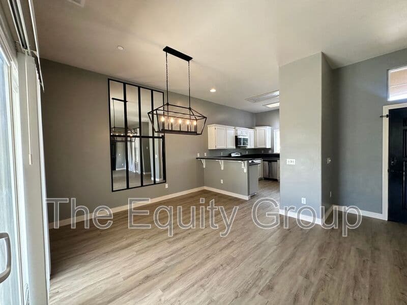 Farmersville House: 421 W. Trinta St