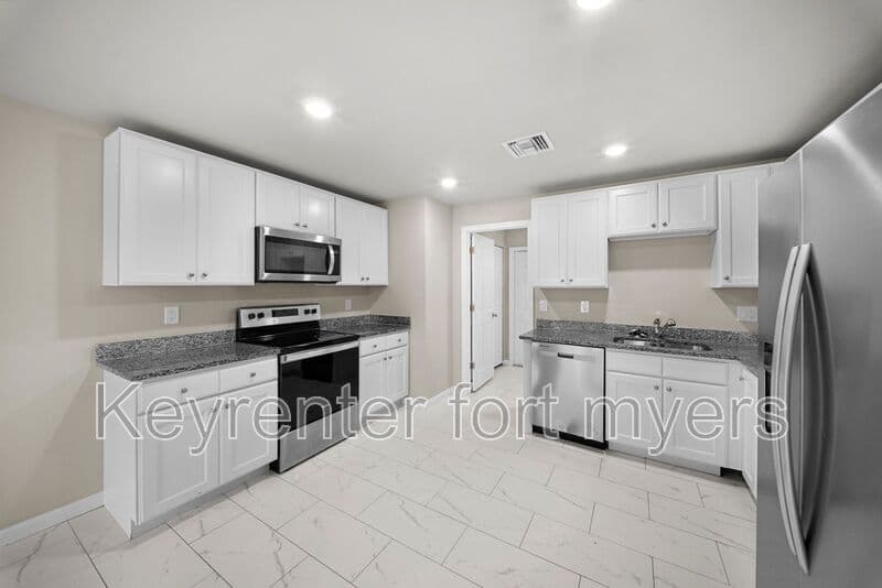 FORT MYERS House: 1914 FRENCH ST