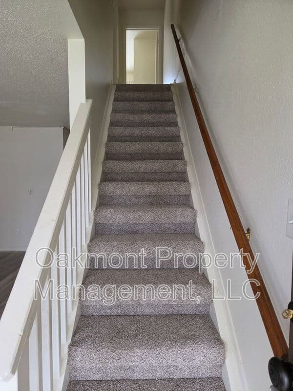 Fayetteville House: 2831 Breezewood Avenue