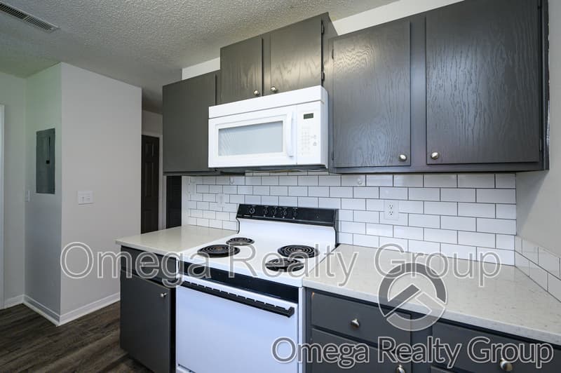 Columbiana Condo: 100 Egg And Butter Rd