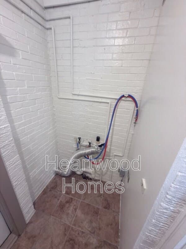 Columbia House: 1213 Deerwood Street
