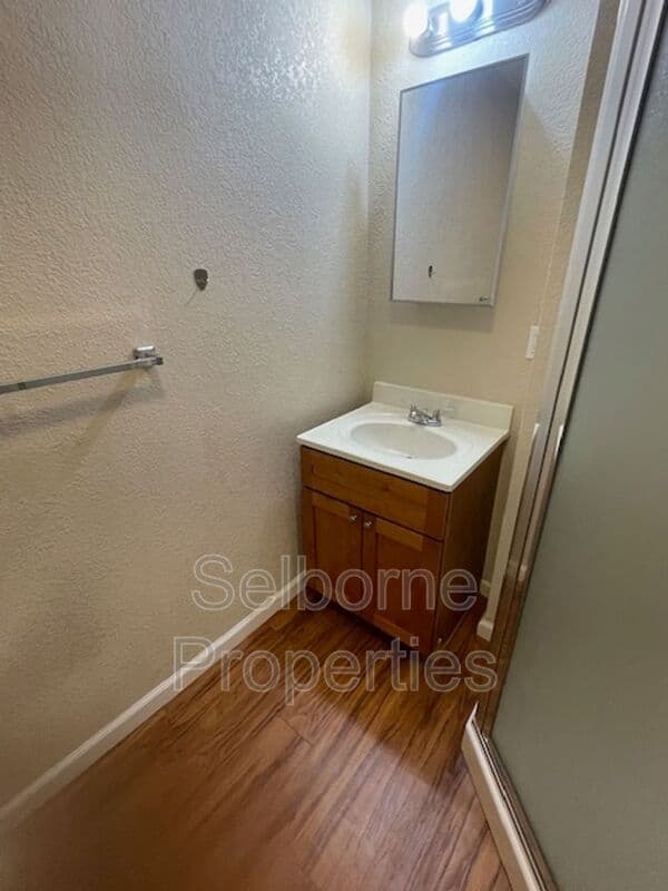 Oakland House: 524 41st St