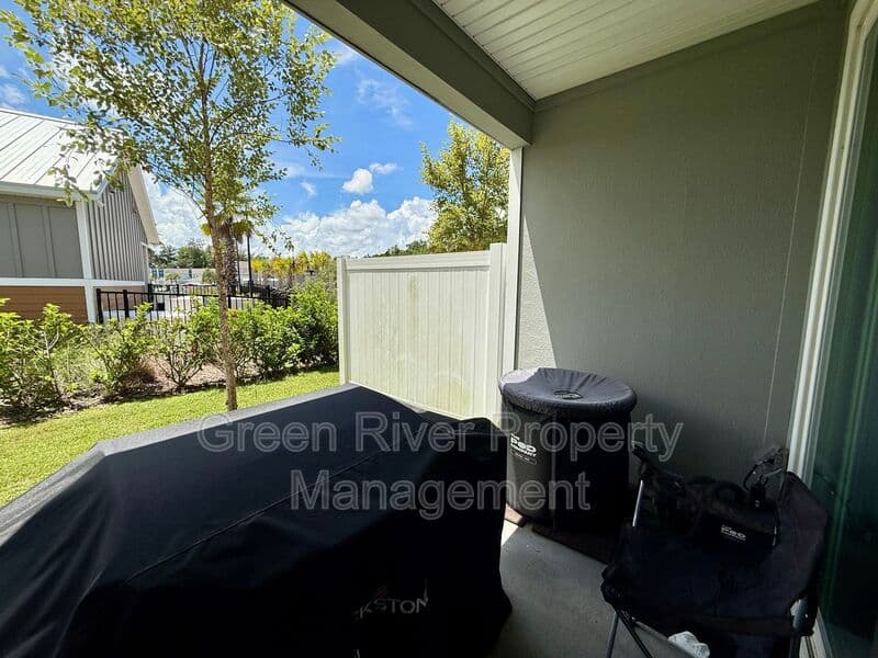 Jacksonville House: 4922 Earthshine Road