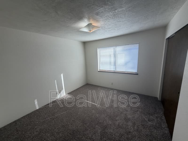 Grants Pass Condo: 832 NE D St