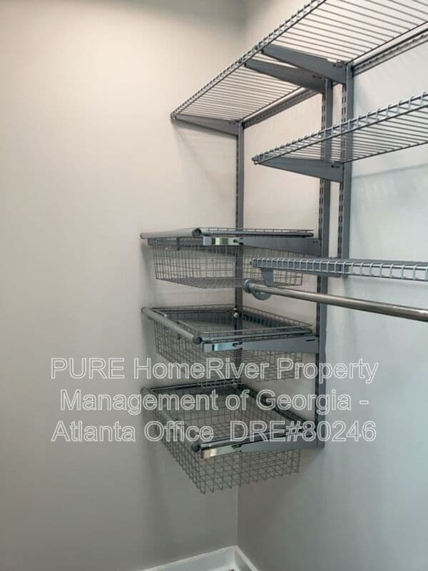 East Pt House: 2172 Ben Hill Rd