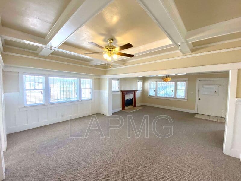Los Angeles House: 1513 W 45th St